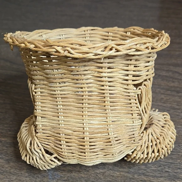 *Vintage 1970s Wicker Frog Planter - Picture 4 of 12